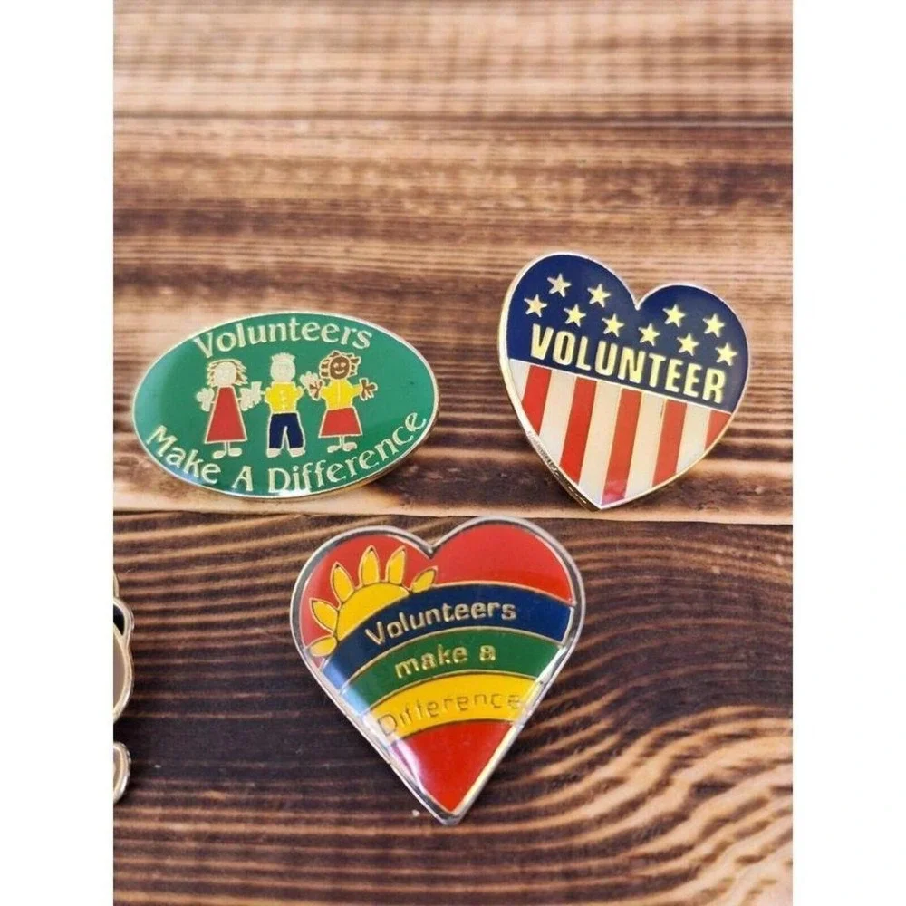 Lot of 5 VINTAGE Volunteer pins lot‎